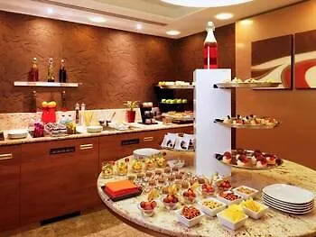 Mercure Center מלון